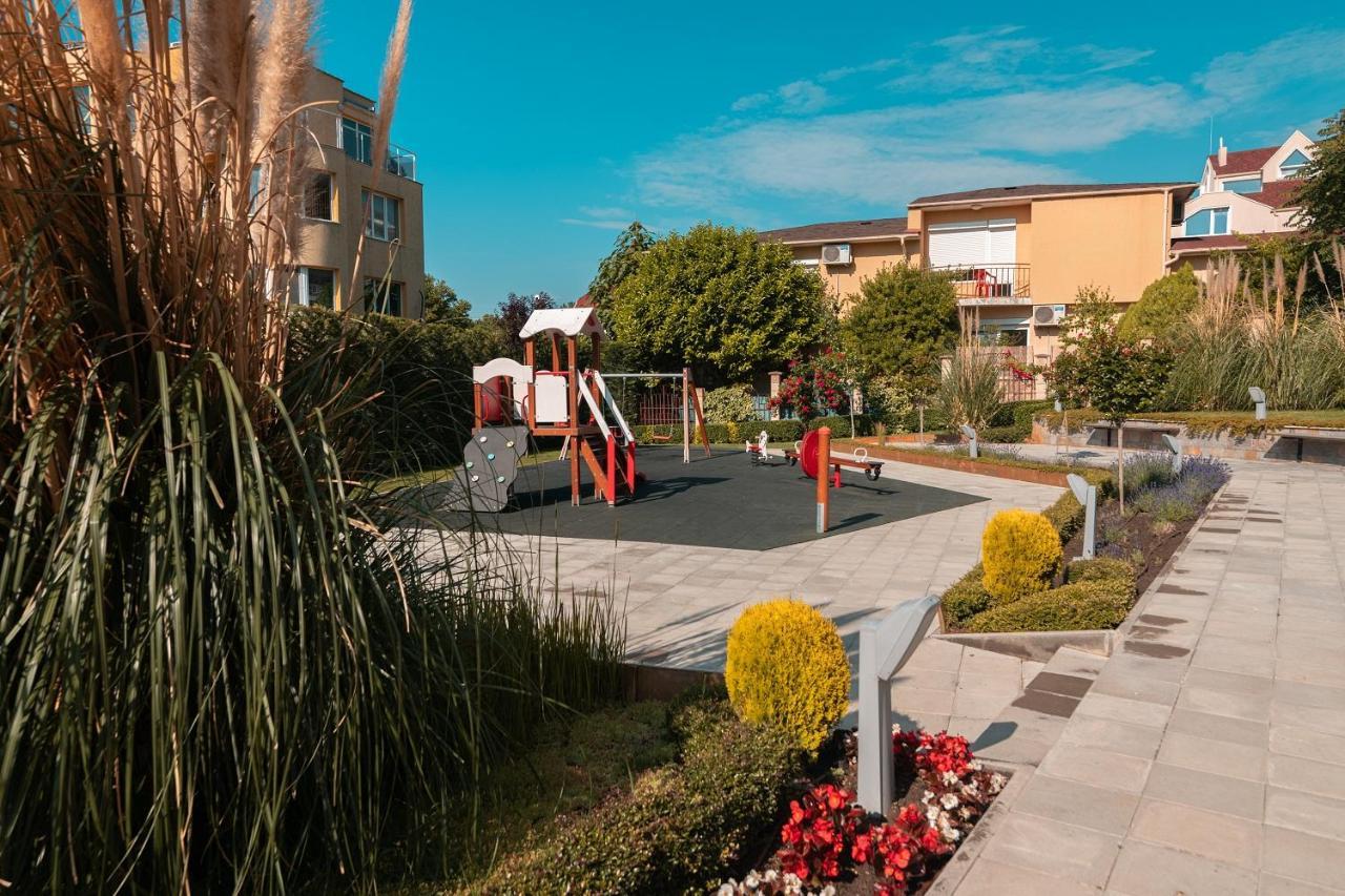 Nobile Apartment - Coral Residence Complex With Parking & Pool Varna Esterno foto