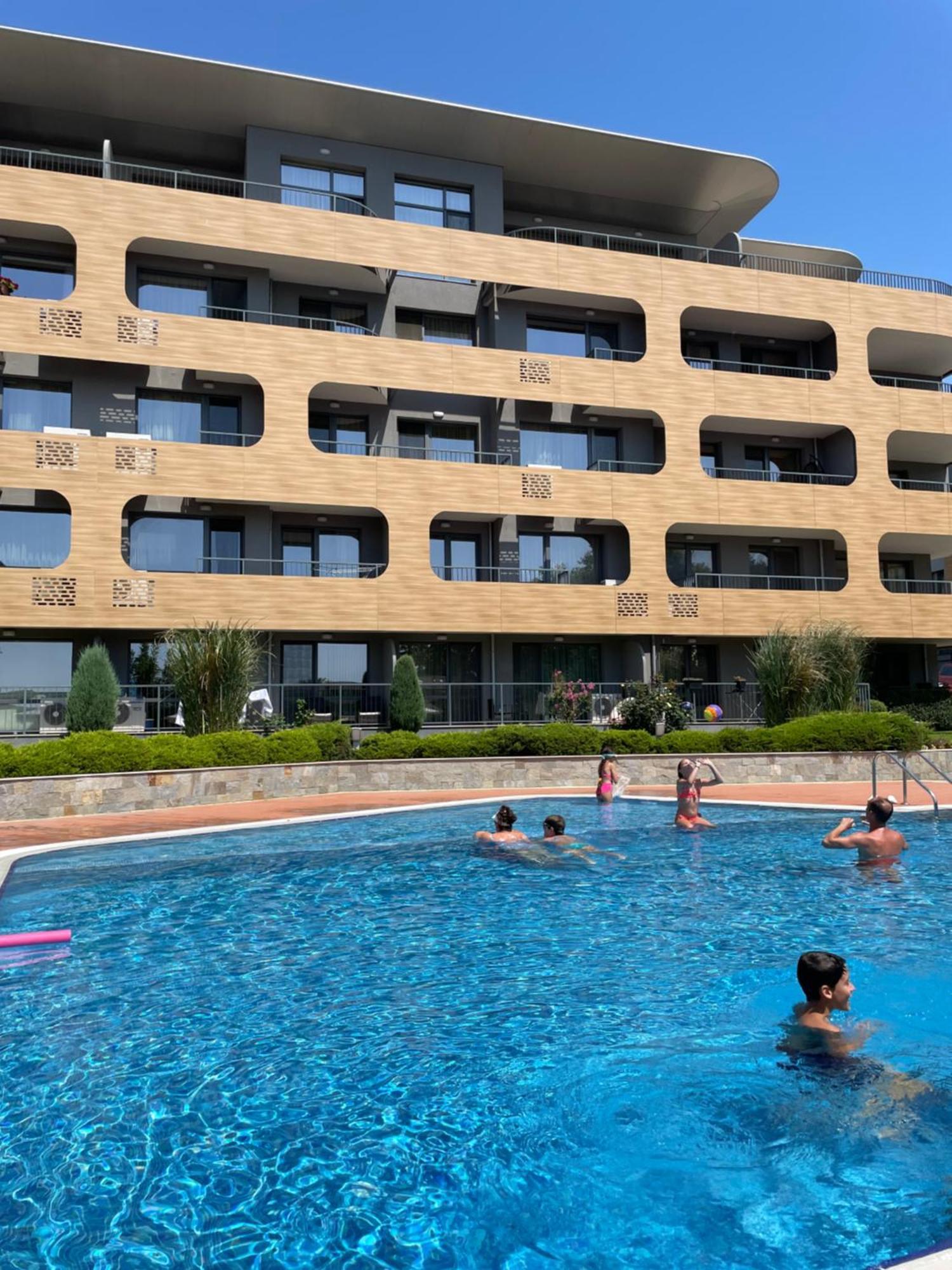 Nobile Apartment - Coral Residence Complex With Parking & Pool Varna Esterno foto